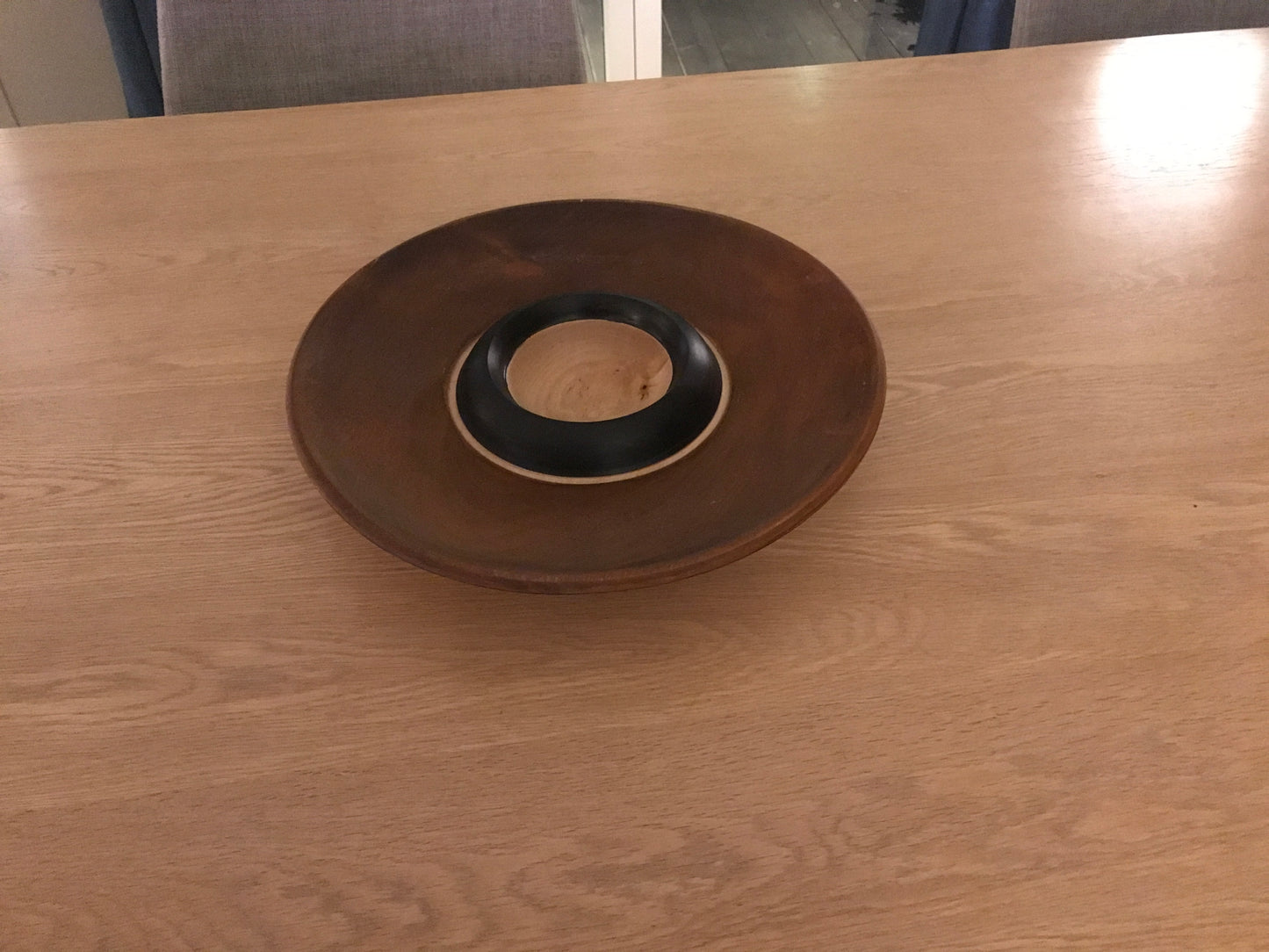 Dreid fat 37 cm – teakbeiset med sorte og trehvite detaljer