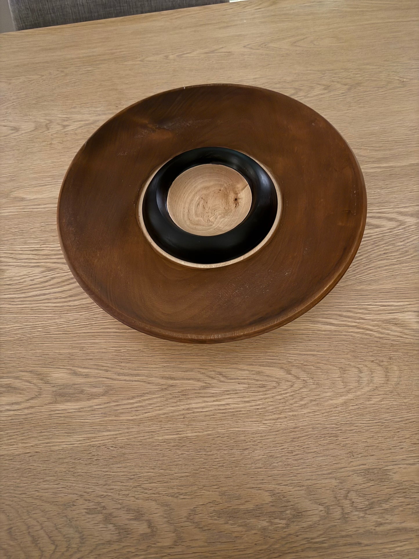 Dreid fat 37 cm – teakbeiset med sorte og trehvite detaljer