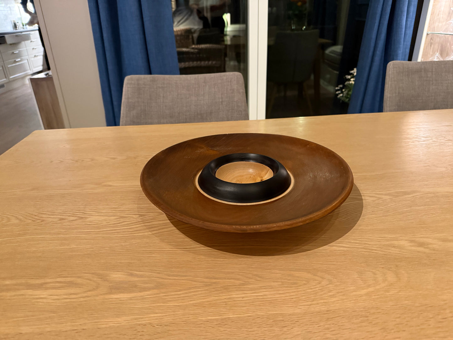 Dreid fat 37 cm – teakbeiset med sorte og trehvite detaljer