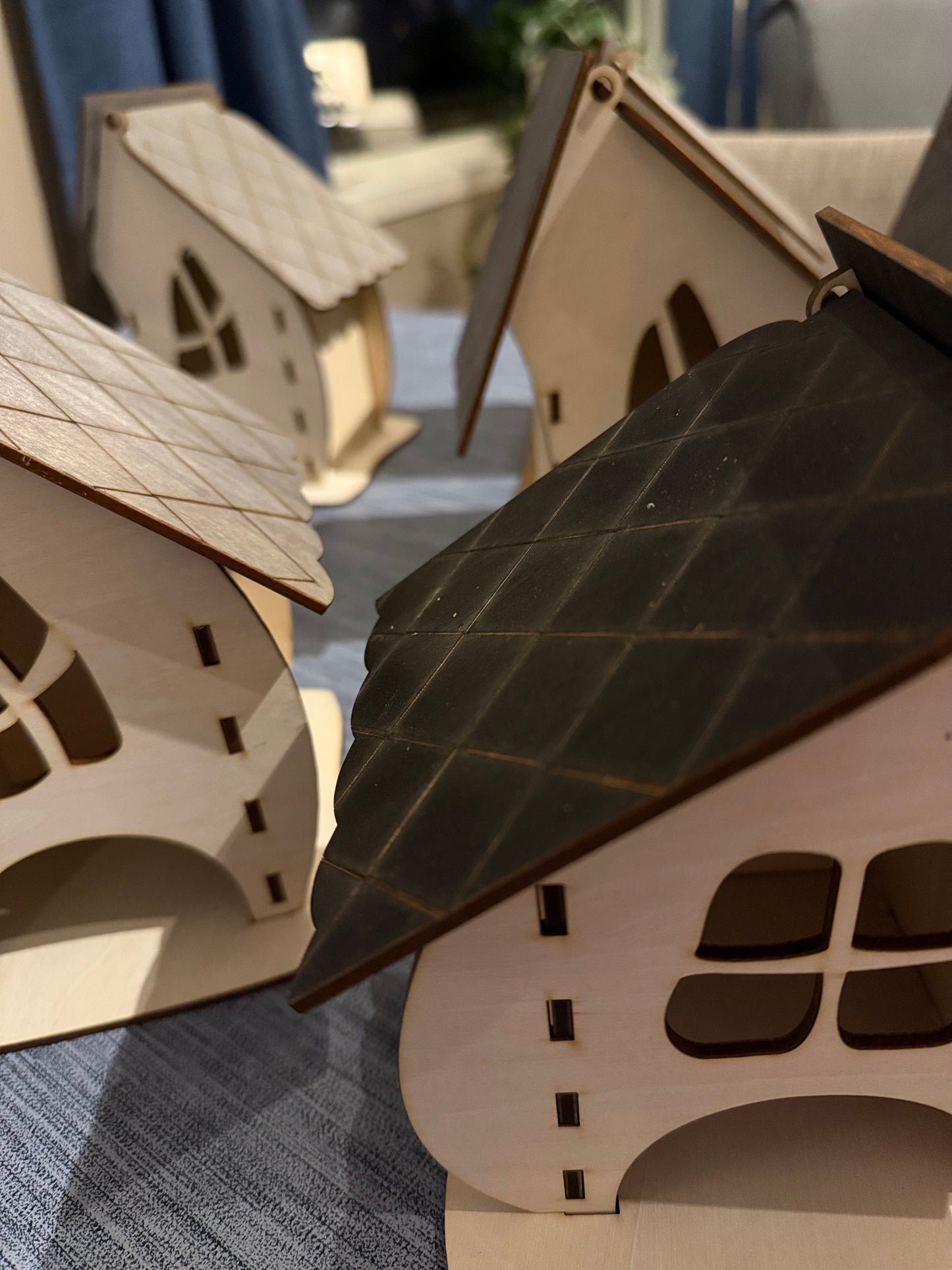Wonky Houses – tre skjeve små hus i kryssfiner (sett med 3 stk)