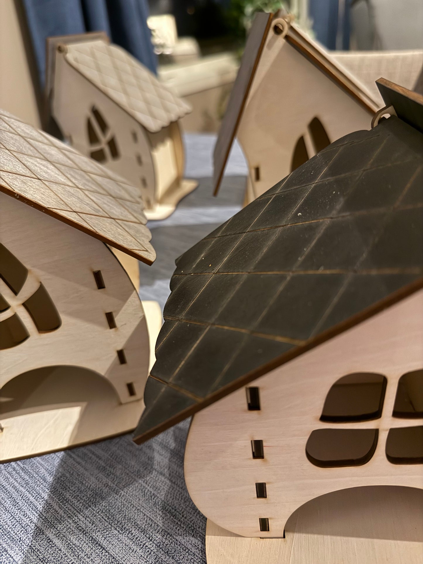 Wonky Houses – tre skjeve små hus i kryssfiner (sett med 3 stk)