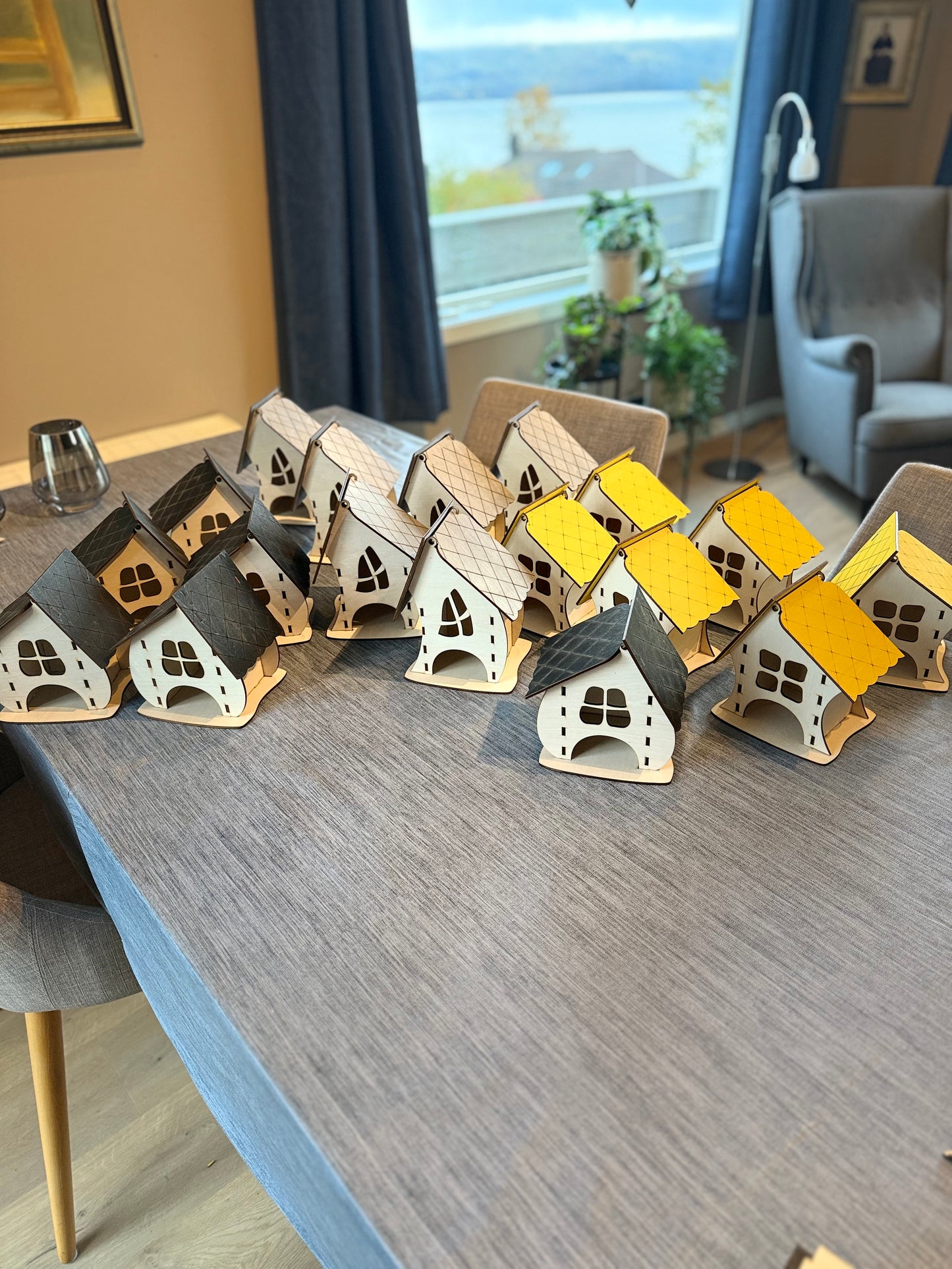 Wonky Houses – tre skjeve små hus i kryssfiner (sett med 3 stk)