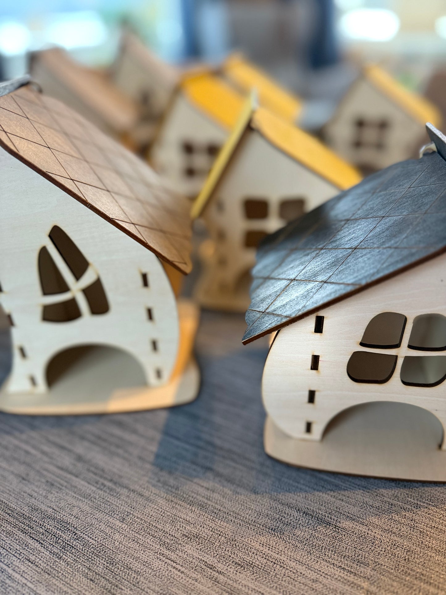 Wonky Houses – tre skjeve små hus i kryssfiner (sett med 3 stk)