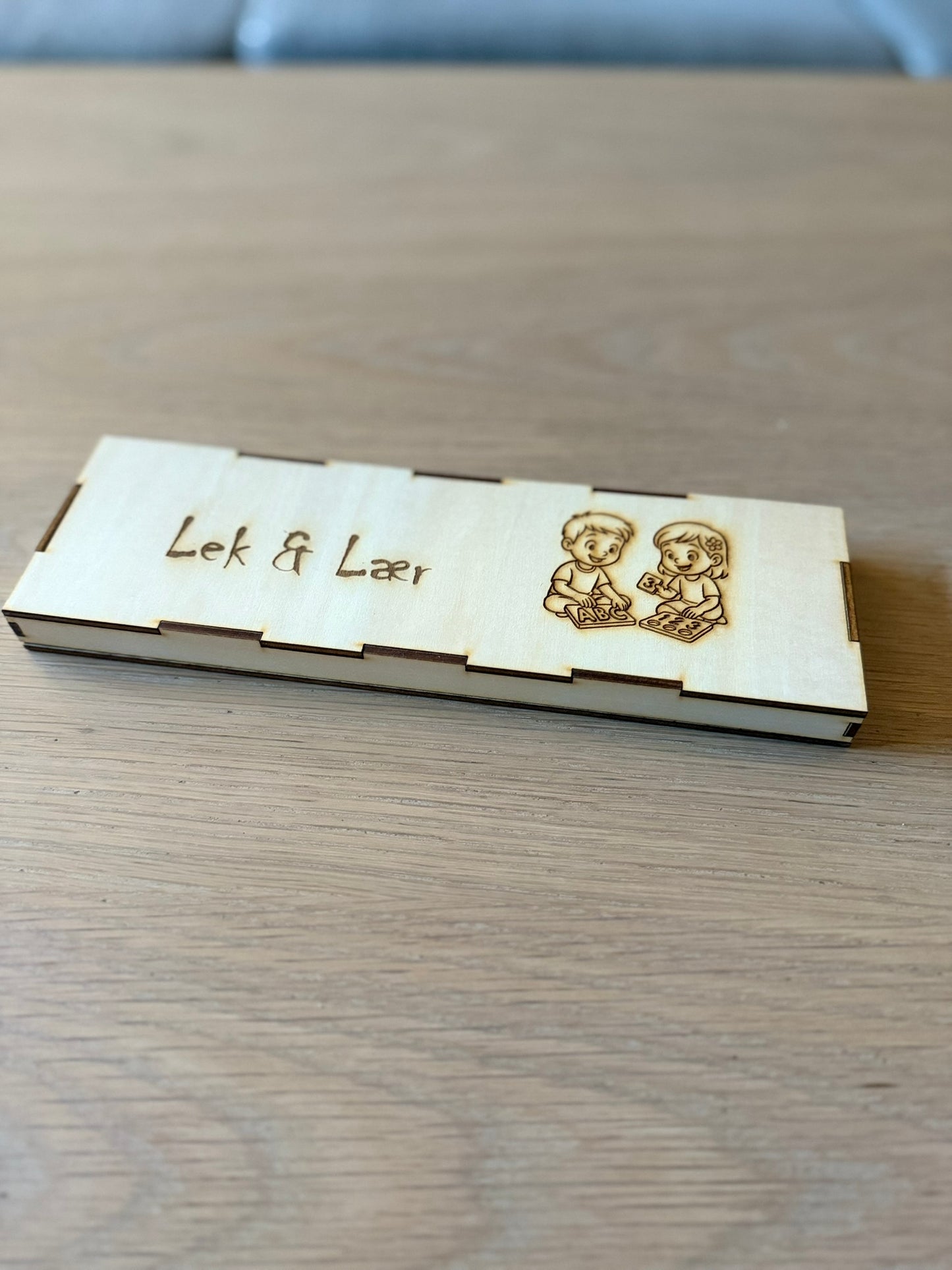 Mattespill i tre – Montessori-inspirert tallspill for barn (40×195 mm)