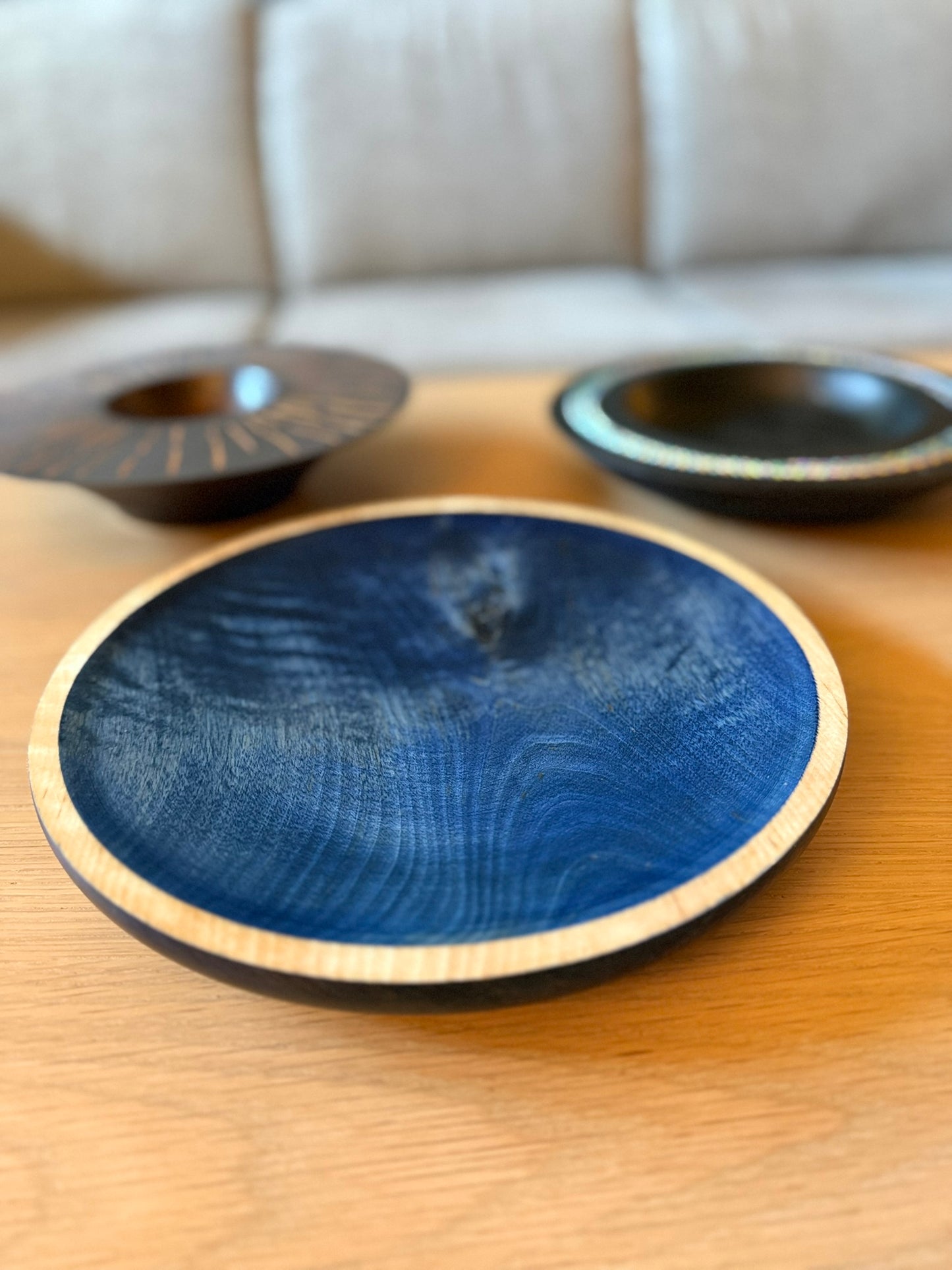 Hånddreid fat i royal blue