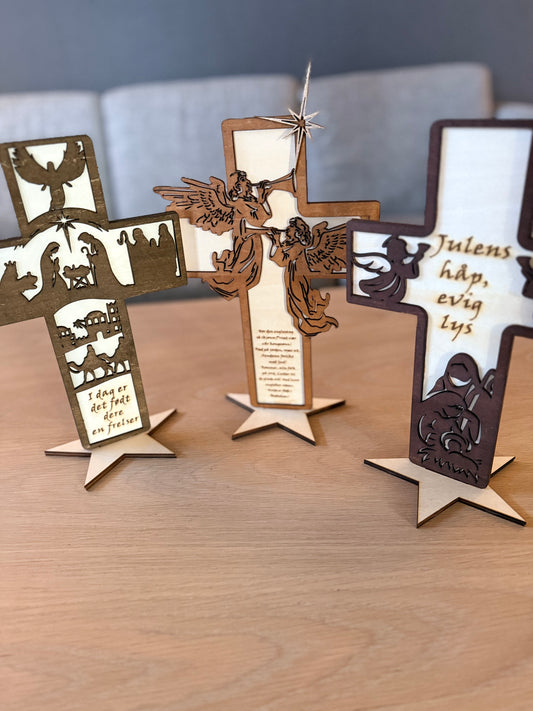 Kors på fot i tre julemotiv og tekster (28 cm)