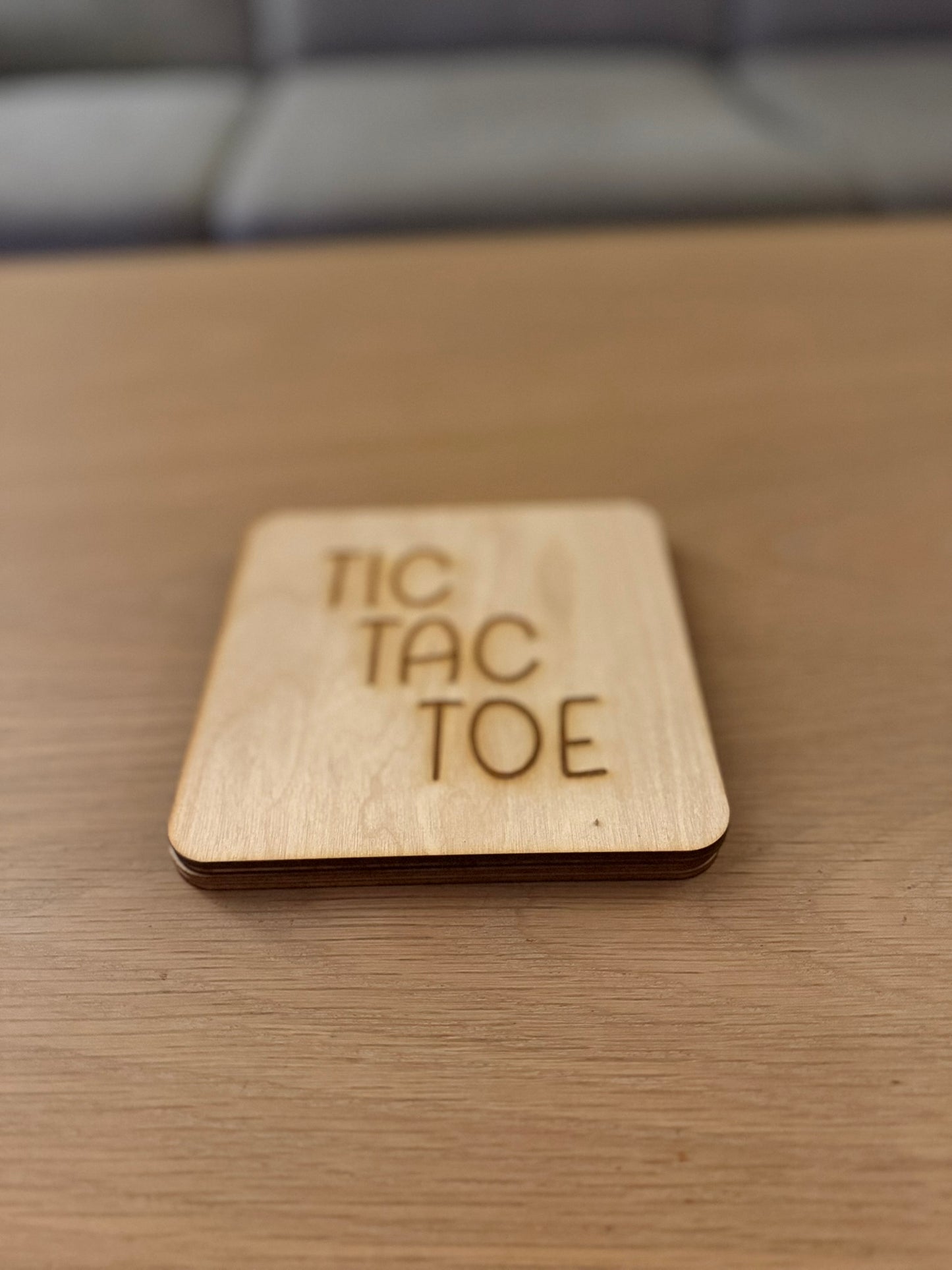 Tic Tac Toe i tre – håndlaget spill med miljøvennlige brikker (14×14 cm)