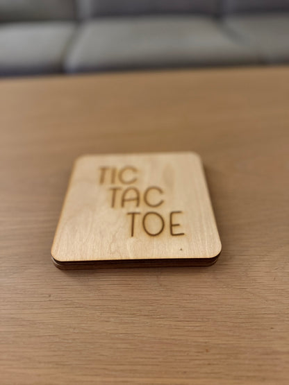 Tic Tac Toe i tre – håndlaget spill med miljøvennlige brikker (14×14 cm)