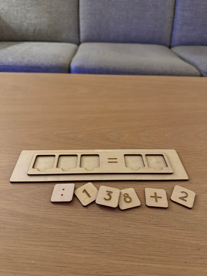 Mattespill i tre – Montessori-inspirert tallspill for barn (40×195  mm)