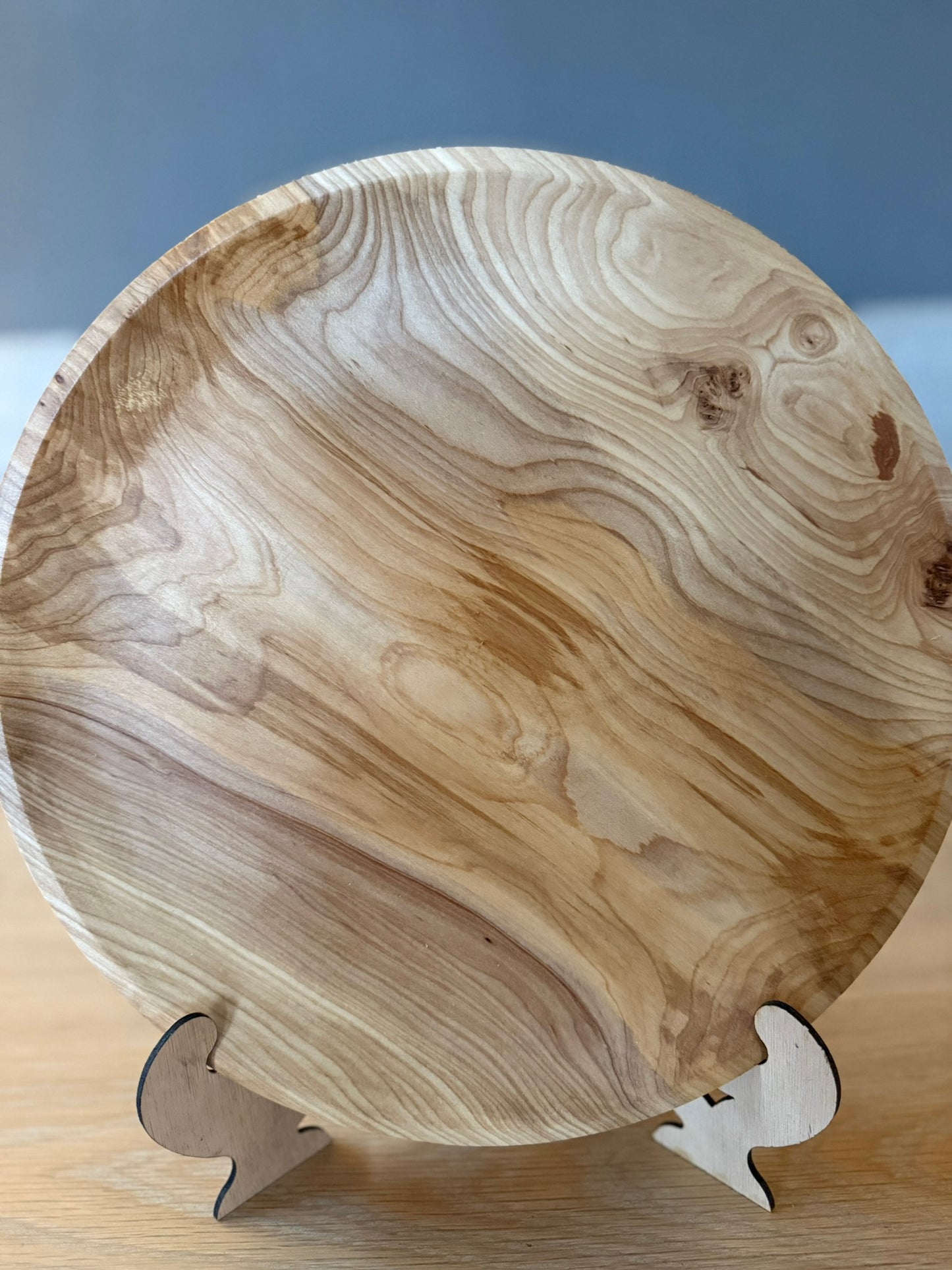 Stort trehvitt dreiefat – håndlaget, matsikkert og mettet med Danish Oil (ca. 30 cm)