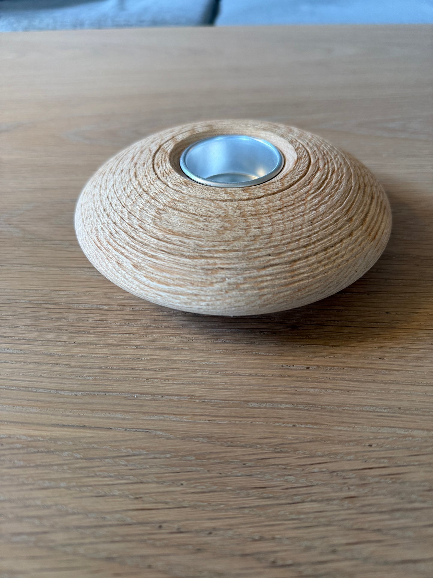 Dreid telysholder i ask – rillet naturfinish