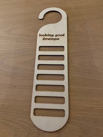 Slipsholder i tre – håndlaget gave til pappa og bestefar